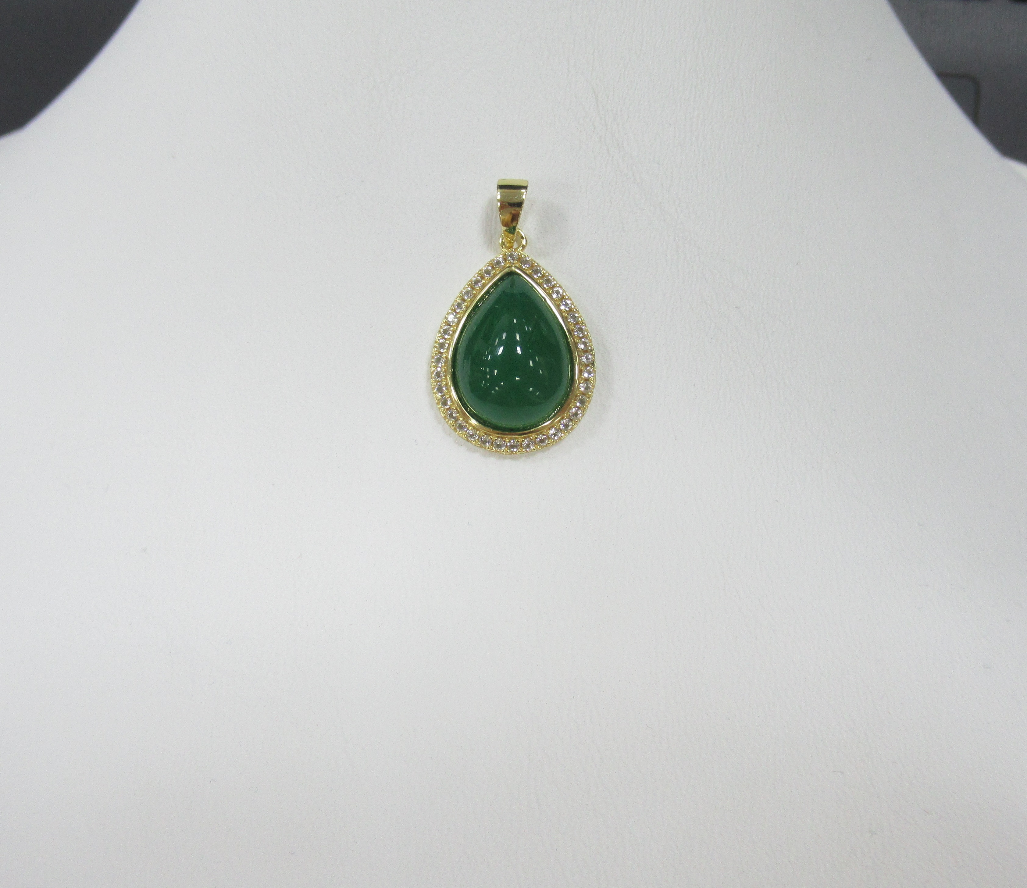 Серебряная подвеска с халцедоном